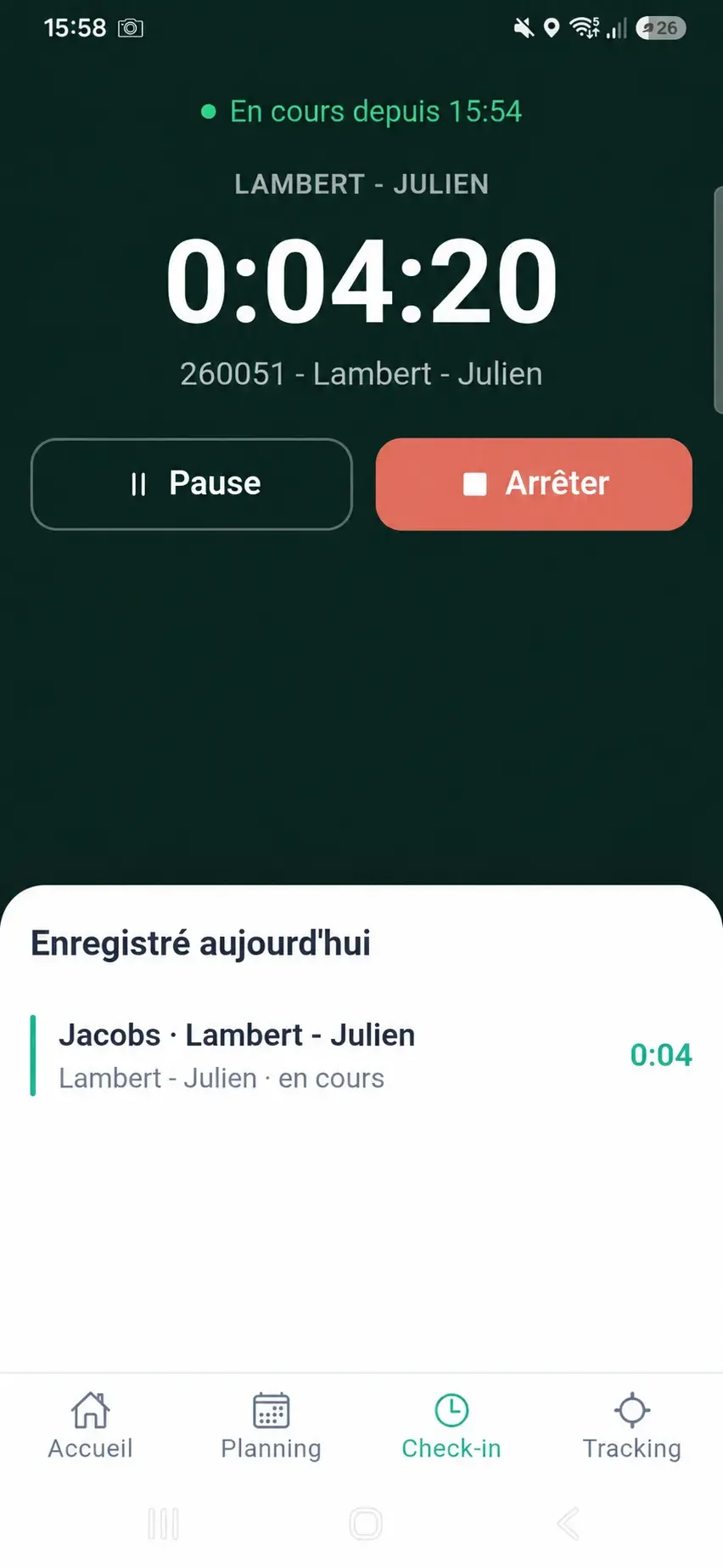 Check-in-Bildschirm von Hit-Online: laufende Zeiterfassung, Pause und Stopp, Stunden der Baustelle zugeordnet